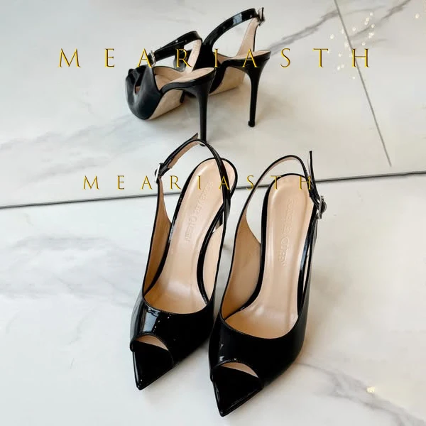 Women Shoes Japanese Brand - Sandali in pelle verniciata in nero