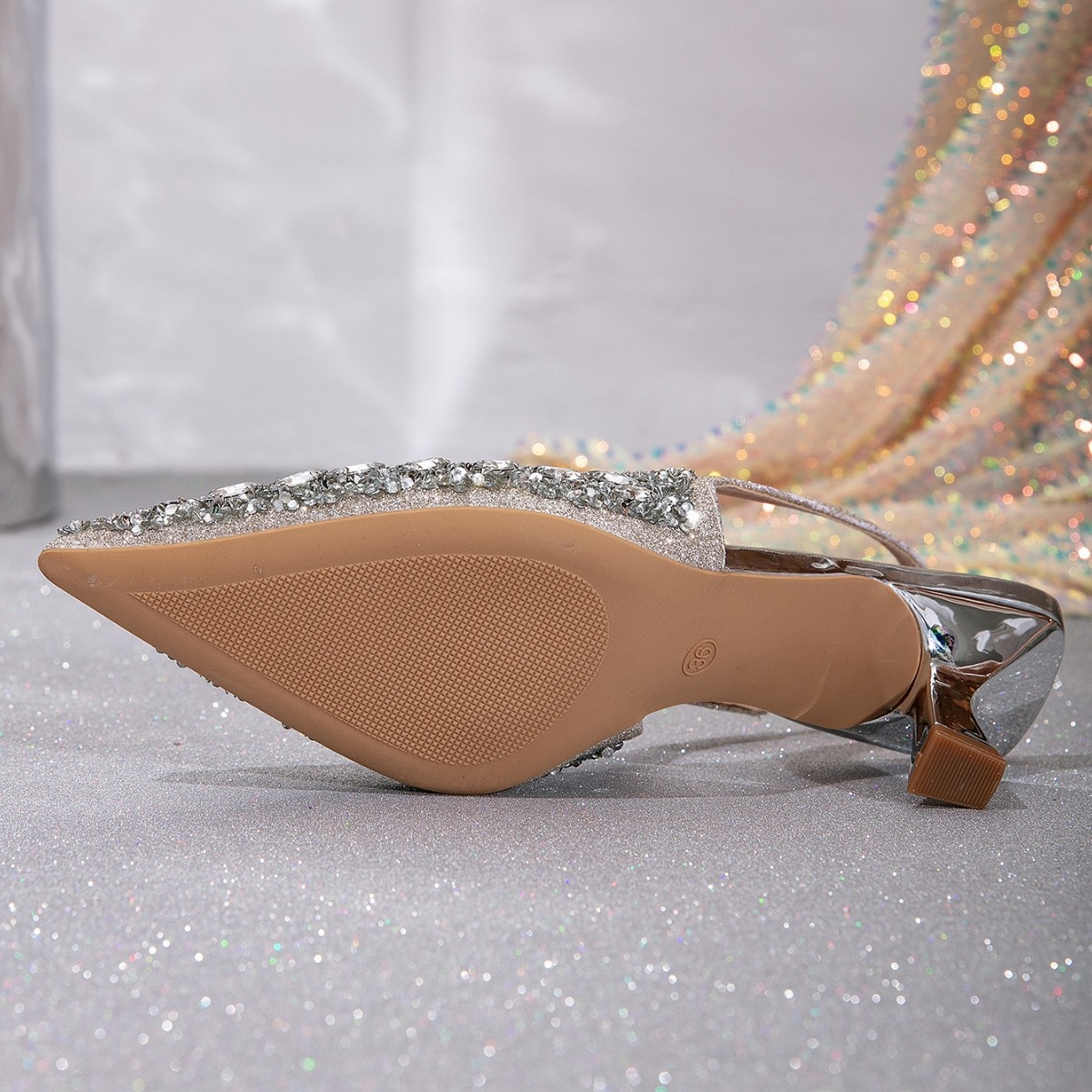 Eleganti Sandali a Punta con T - Court Heel Pointed recensione e prezzo